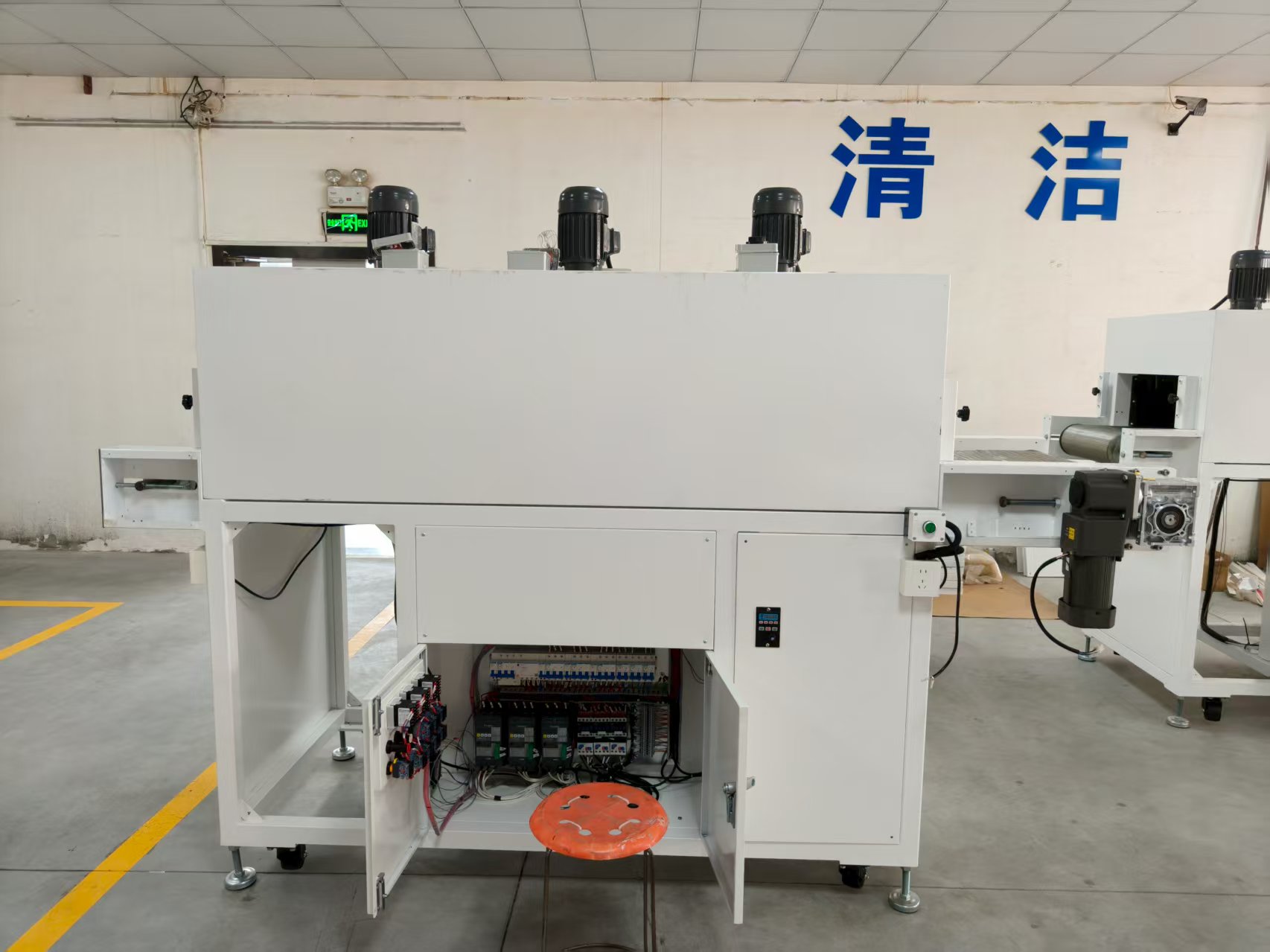 汽车内饰件胶粘工艺的隧道炉革新方案